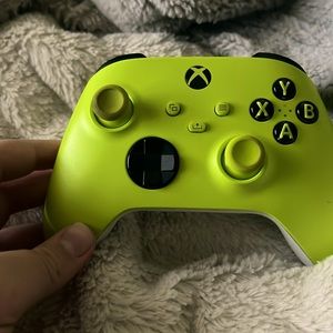 Great Used Electric Volt Xbox Controller